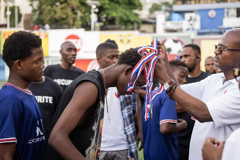 Quand le sport rallume l’espérance dans les camps de fortune